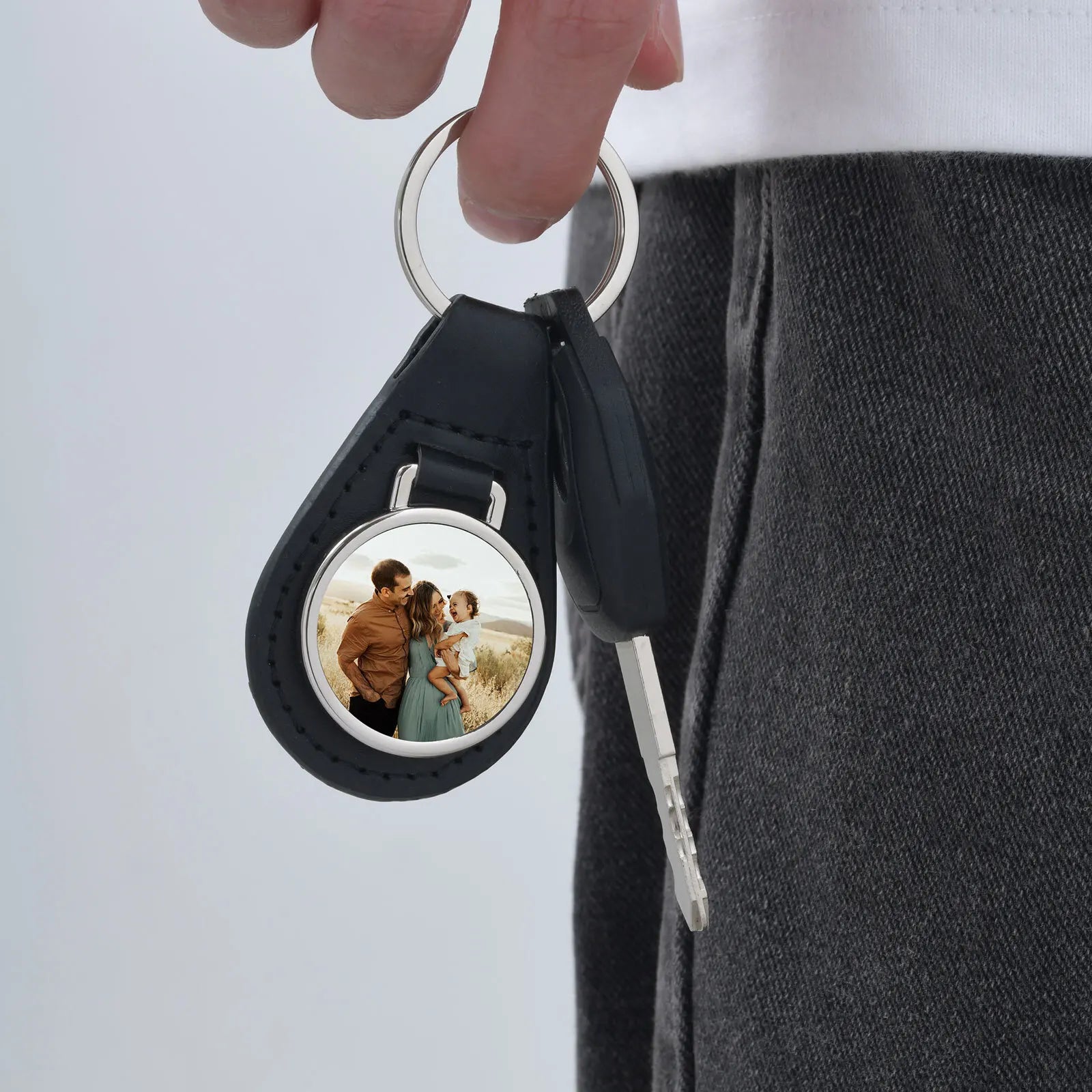 Vnox Custom Fathers Day Gift for Dad Grandpa, Black PU Leather Keychains with Custimized Photo Image Metal Plate Key Chain